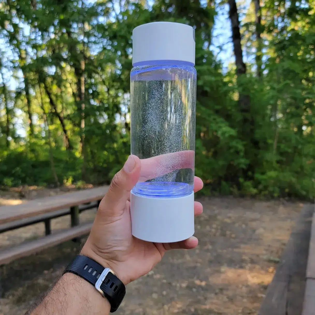 Pro Hydrogen Water Bottle in action, infusing plain water with up to 2400ppb of molecular hydrogen for increased energy and cognitive function.